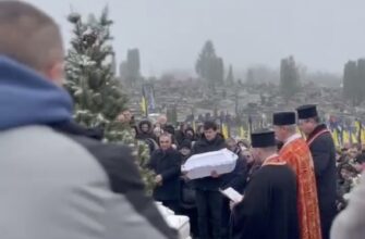 “Невимовний біль! Господи, дай сили…” У Тернополі батько колихає тру ну своєї дитини після страшного удару