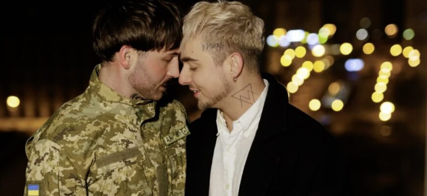 «Любов не питає дозволу». Співак Melovin оголосив про заручини з коханим, парамедиком ЗСУ Петром Злотою