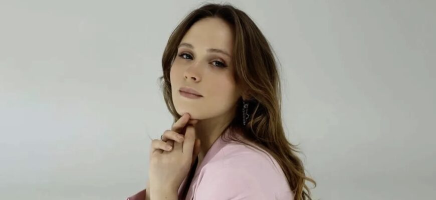 Російські окупанти поцілили у будинок зірки “Сватів” Анни Кошмал: акторка вийшла на зв’язок