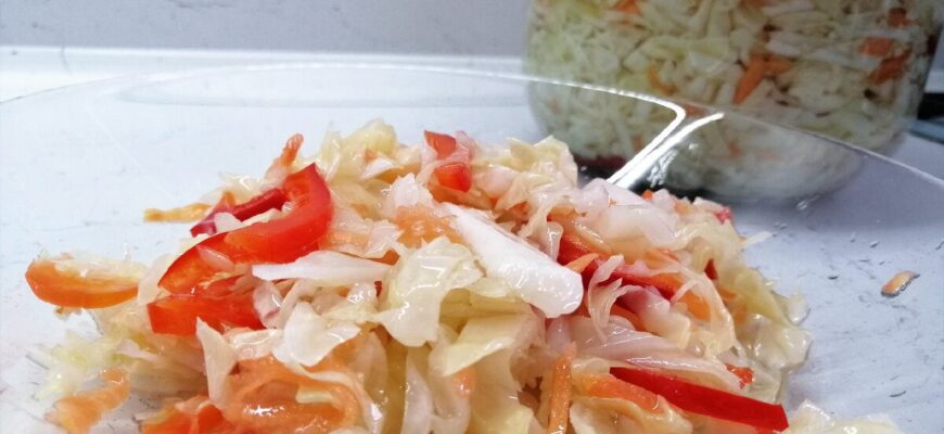 Маринувала капусту 20 років неправильно: тепер 1 ніч – і вона хрустить так, що сусіди чують за стіною