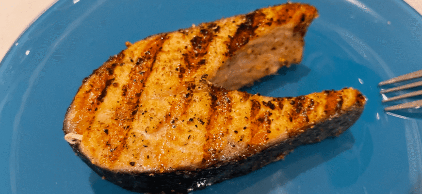 Навіть розморожена риба не прилипає і не рветься на шматки: смажу за правилом “4 хвилини” без борошна