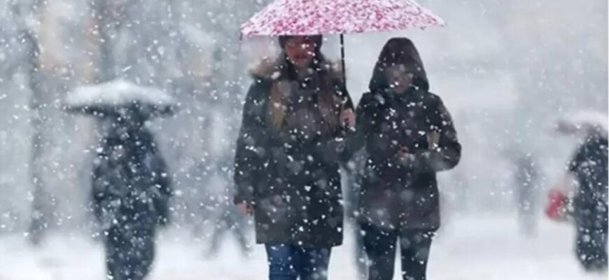 Люті морози та снігопади: синоптики попередили українців