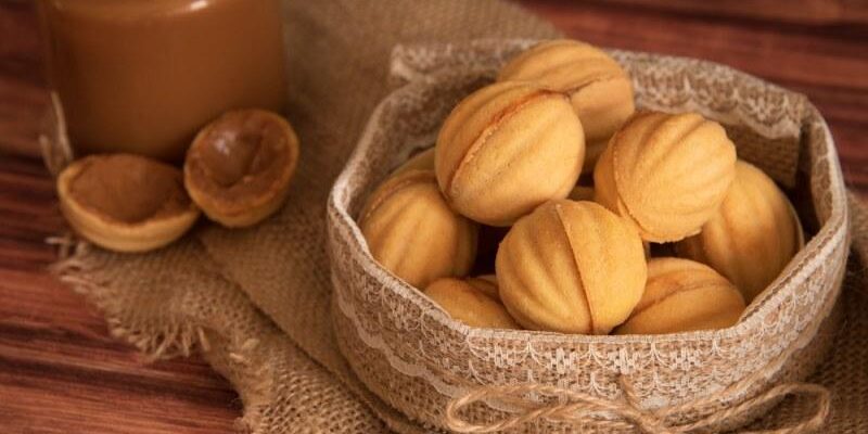 Смачно, як у дитинстві: рецепт найкращих “Горішків” зі згущеним молоком