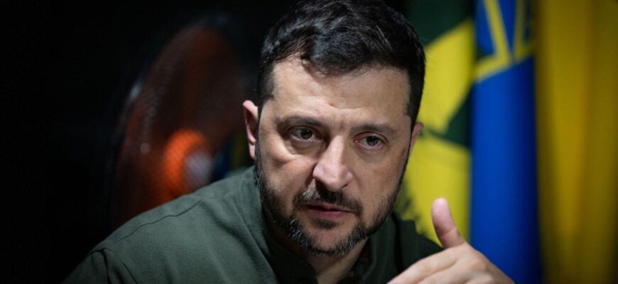 Простих рішень не буде: Зеленський попередив, що сьогодні все змінюватиметься щогодини