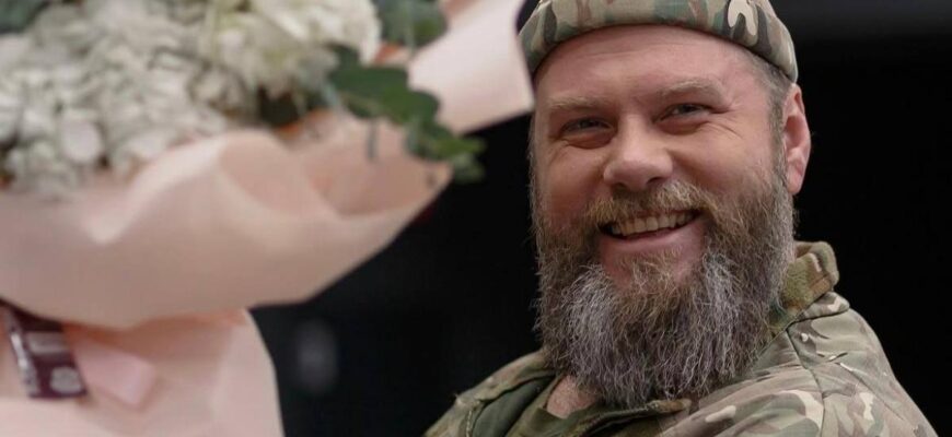 Відомий актор-воїн показав 2-місячного сина (фото)