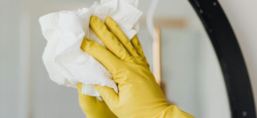 На дзеркалі від ганчірок розводи: газета і оцет — ось “трюк на мільйон”. І через 10 років буду робити так