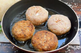 Перед смаженням котлети обвалюю не у сухарях, а у 2 ложках цього: олія не летить по всій кухні