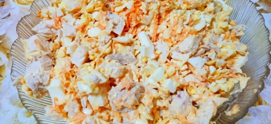 Салат “Сніжинка 2026”: готується всього за 10 хв, дешевший за “Олів’є”, а з’їдають його найпершим!