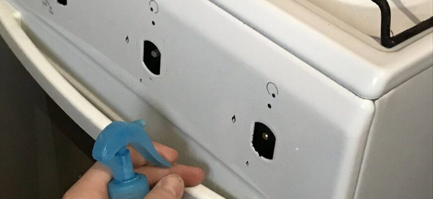 Кухонна плита блищить яскравіше за діамант, а все завдяки 1 розчину: змочила рушник, протерла, висушила