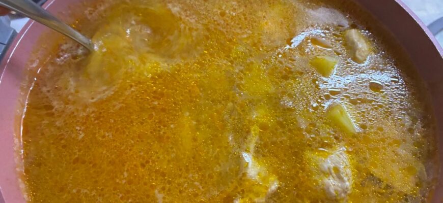 По 3 горошинки в бульйон – і самий бідний бульйон стає наваристим: моя мама так робила в голодних 90-х