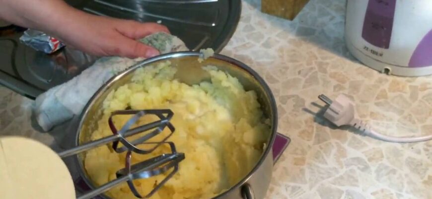 Картопляне пюре не буде сірим, якщо знати цей простий момент: 2 інгредієнти покращують і колір, і смак