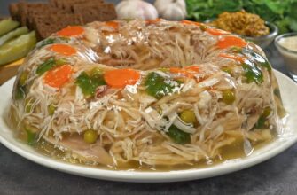 Найпрозоріший курячий холодець – завжди застигає і виглядає дуже святково: ідеальна закуска для застілля