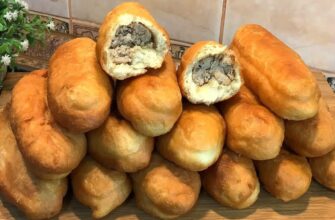 Чоловік обожнює ці смажені пиріжки з м’ясом на “живому” тісті – завжди м’які та з начинкою від душі: рецепт