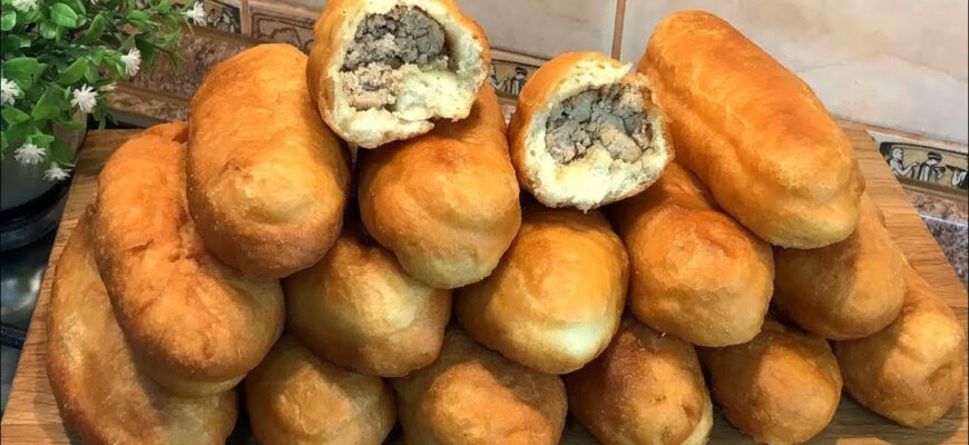 Чоловік обожнює ці смажені пиріжки з м’ясом на “живому” тісті – завжди м’які та з начинкою від душі: рецепт