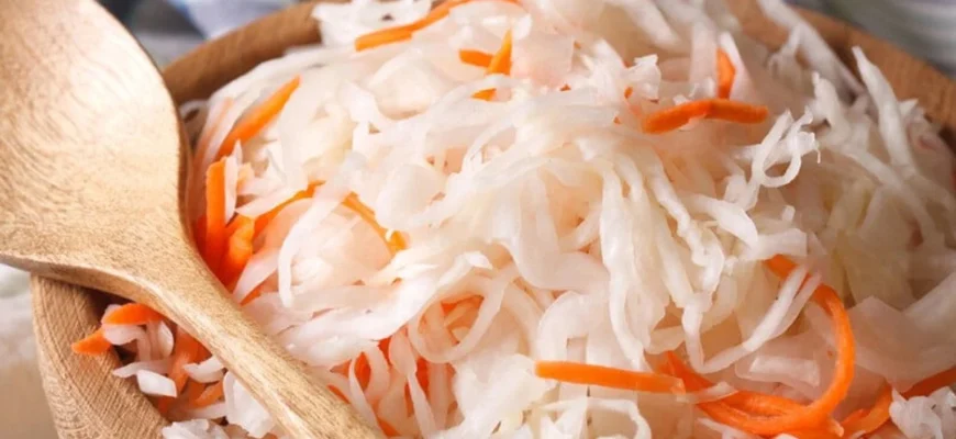 Як квасити капусту: найпростіший, перевірений рецепт, який перейшов у спадок