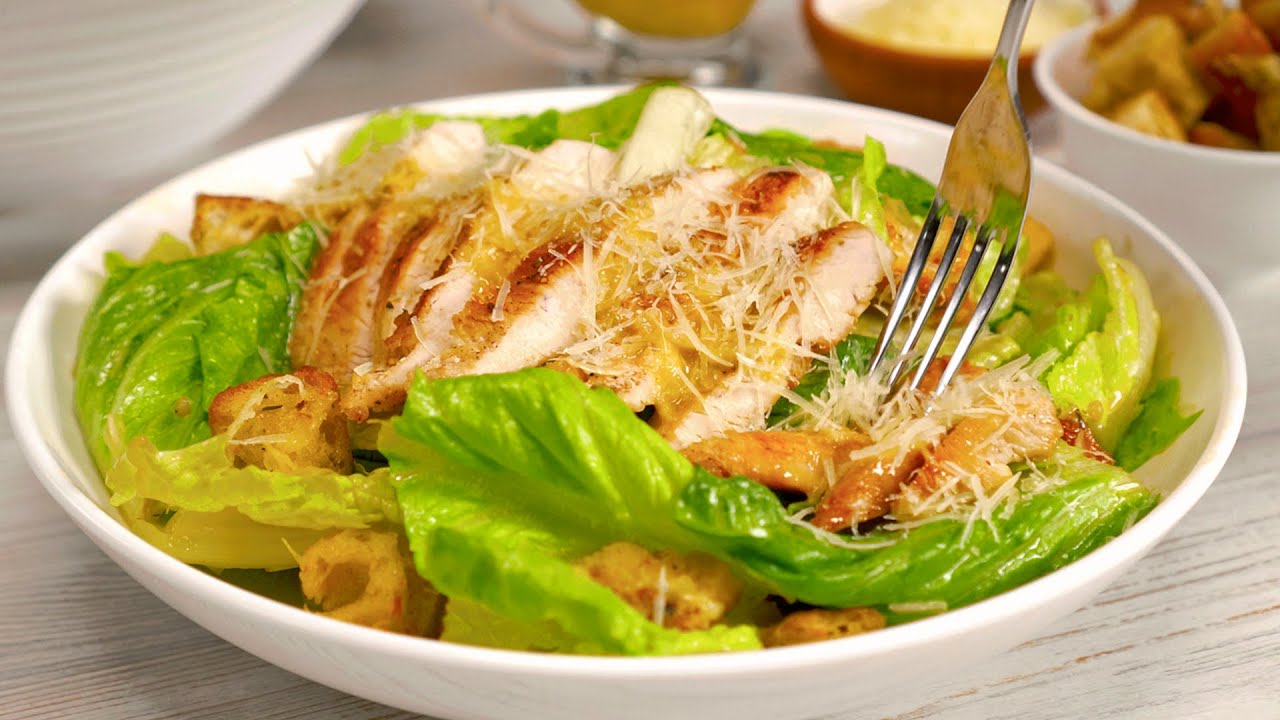 Шеф-кухарі розповіли, як приготувати домашній Цезар без клопоту за 6 хвилин