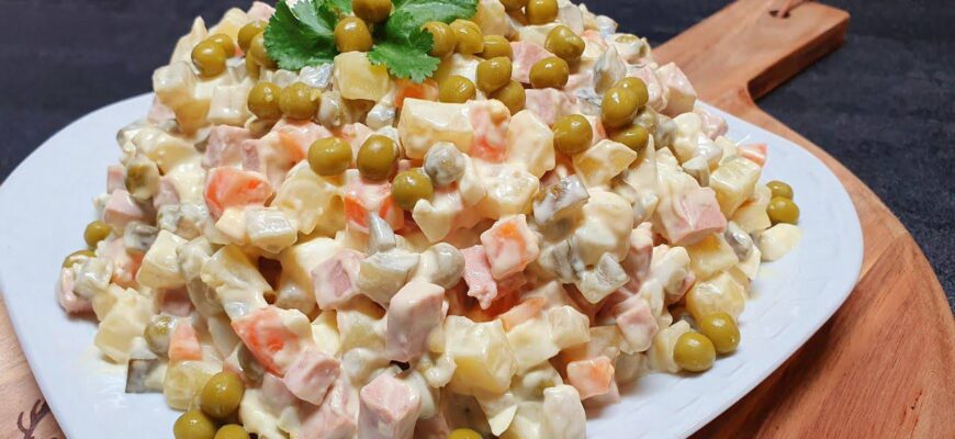 Не додаю в Олів’є ні майонезу, ні ковбаси: 2 продукти і салат стає легшим, ароматнішим та дорожчим на смак