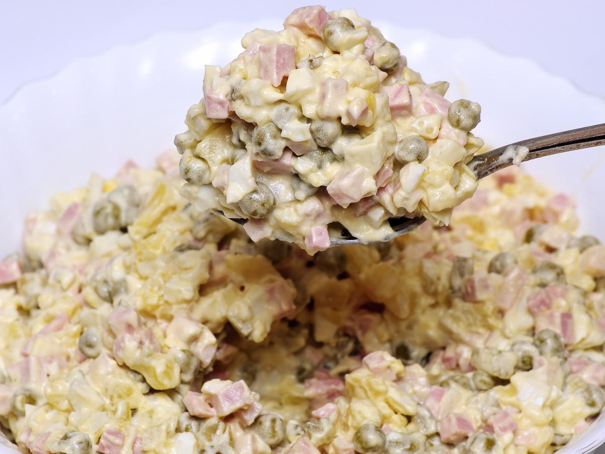 Кулінари розповіли, як покращити смак святкового салату Олів'є простим інгредієнтом