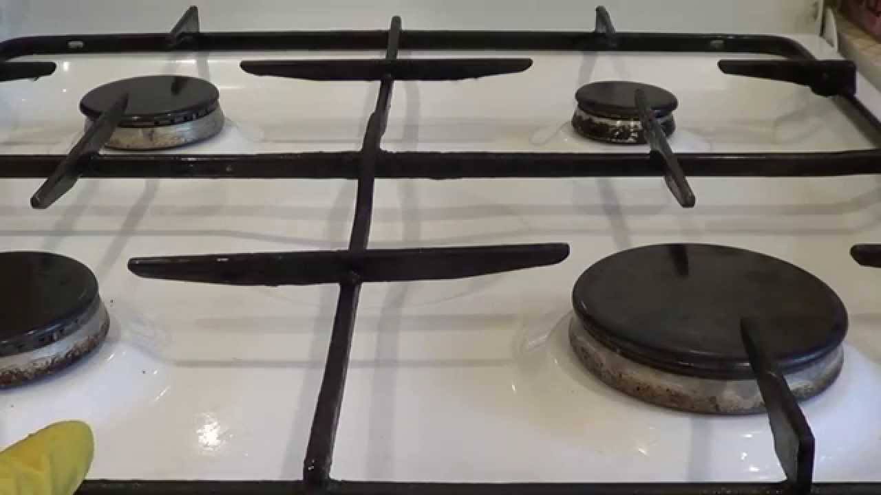  Господині розповіли, як зробити розчин, який очистить кухонну плиту до блиску 