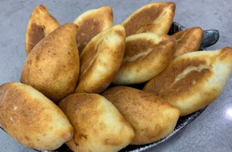 У тісто на пиріжки додаю 1 ложку “цього” – і вони пухкі навіть без дріжджів: рецепт від тітки-пекарки
