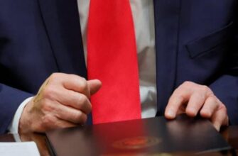 А як же “ідеальний стан здоров’я”?: На руці Трампа помітили підозрілі пластирі (фото)