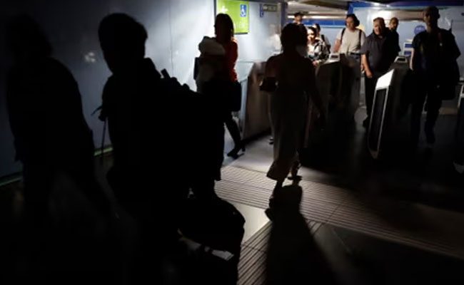 Без світла по 15 годин: у Раді попередили про жорсткі графіки  