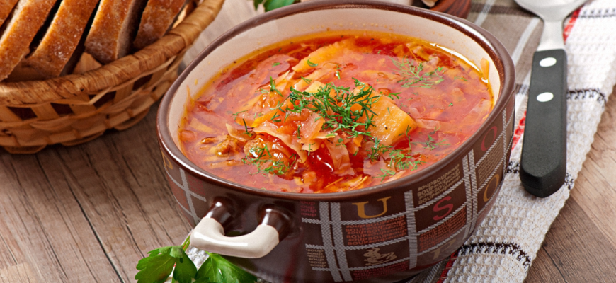 Підслухала в черзі магазину, що борщ можна варити зі сливовим варенням: я здивована, але це дійсно вау