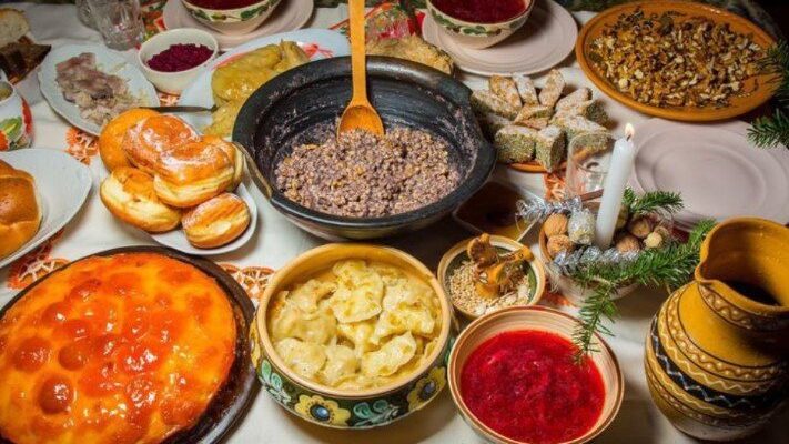 Що має бути на столі на Різдво та чому традиційно 12 страв Що має бути на столі на Різдво та чому традиційно 12 страв