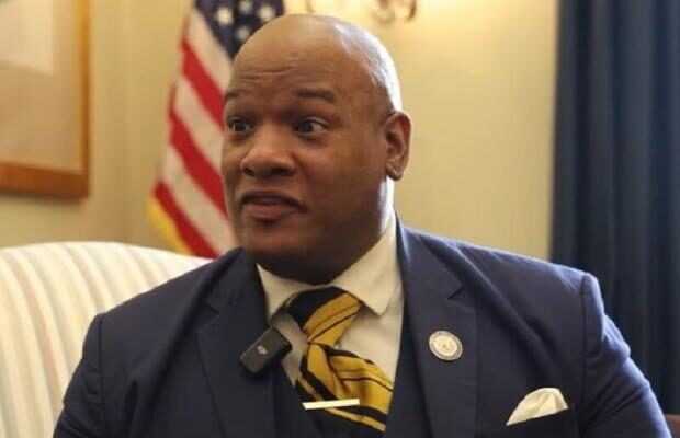 Духовний радник Трампа висловився про корупцію в Україні й жінку-президента Духовний радник Трампа висловився про корупцію в Україні й жінку-президента