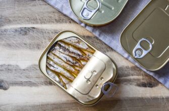 Додайте цей 1 інгредієнт в бутерброди зі шпротами – і рибка не зісковзує, і смак неперевершений