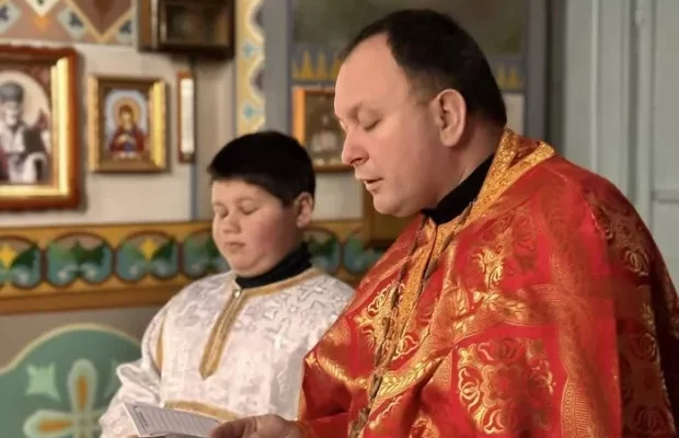 “Хейтери, тіштеся! Такий день”: Відомий священник-блогер отримав повістку