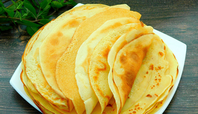 Ідеальний рецепт млинців, перевірений роками: м’які, еластичні, не ламаються при згортанні, поєднуються з будь-якими начинками