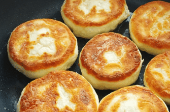 І не манка, і не борошно: ось що треба додавати в сирники, аби вони виходили ніжні, немов крем