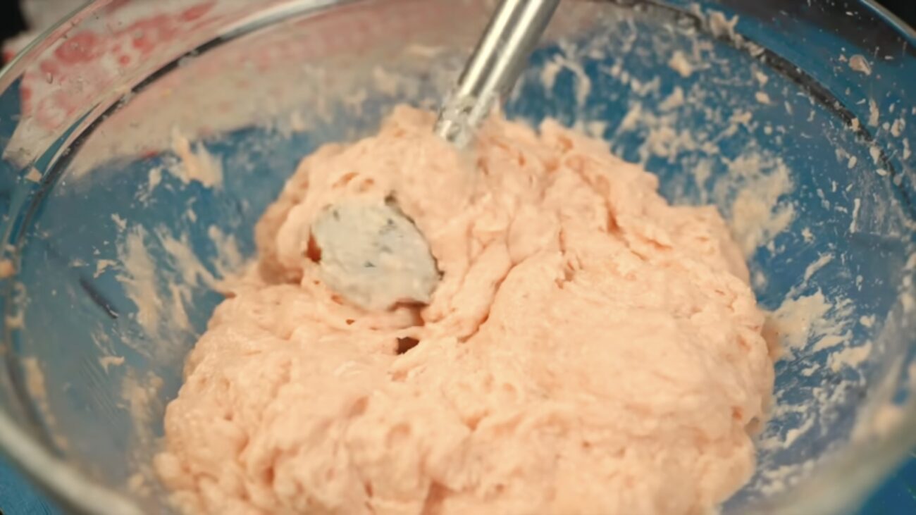 Господині розповіли, як приготувати смачні сосиски в домашніх умовах 