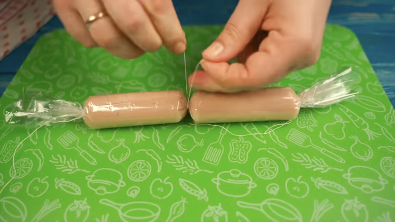 Господині розповіли, як приготувати смачні сосиски в домашніх умовах 