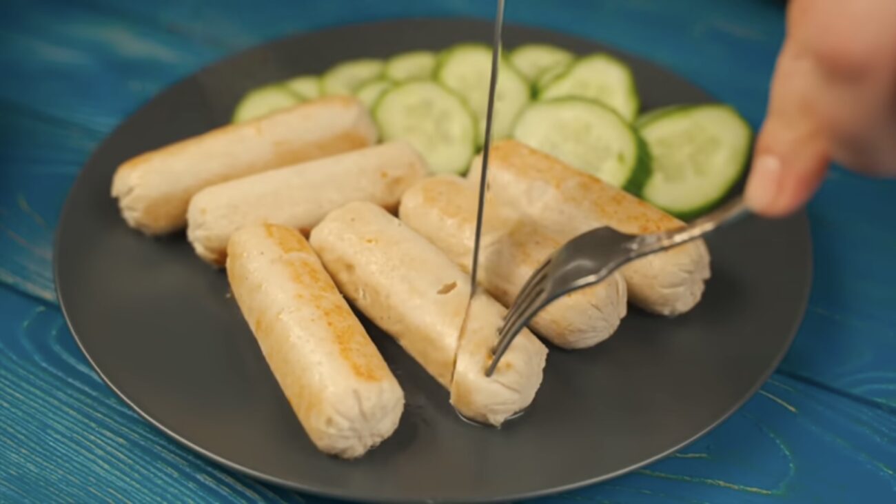 Господині розповіли, як приготувати смачні сосиски в домашніх умовах 