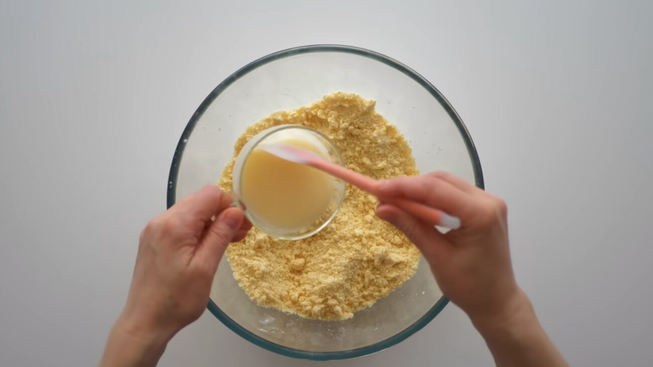 Господині розповіли, як приготувати святковий пиріг без зайвого клопоту 