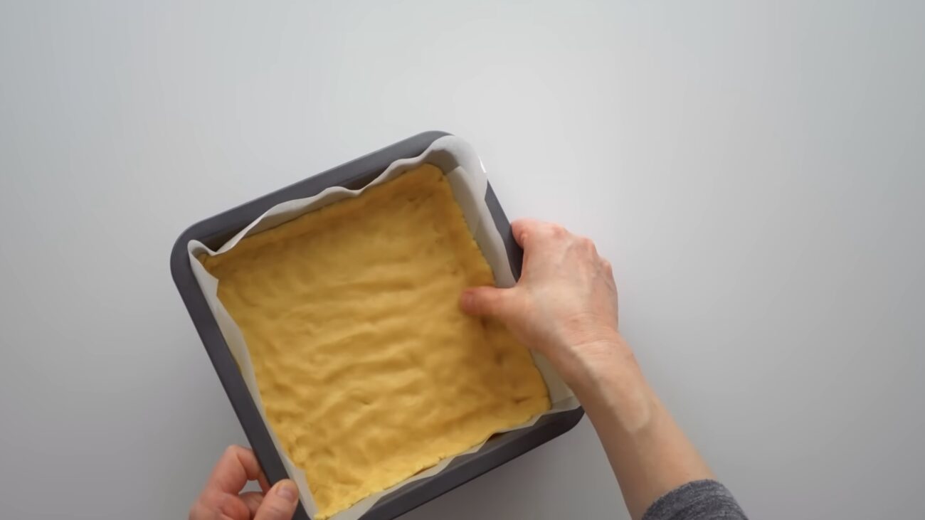 Господині розповіли, як приготувати святковий пиріг без зайвого клопоту 