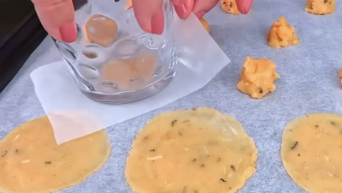 Господині розповіли, як приготувати вдома чипси і сухарики 