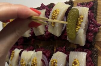 Якщо на Новий рік у гаманці “гуляє вітер” — пишіть рецепт закуски: 1 буряк, 1 банка оселедця, солоний огірок