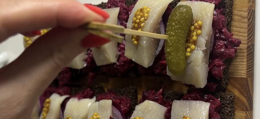 Якщо на Новий рік у гаманці “гуляє вітер” — пишіть рецепт закуски: 1 буряк, 1 банка оселедця, солоний огірок