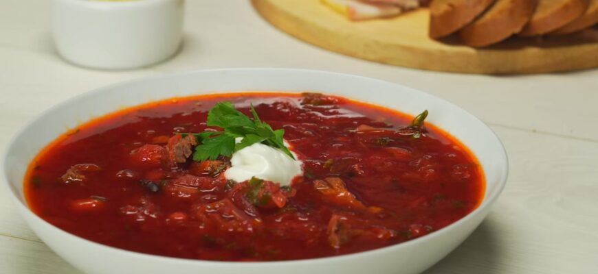 Тепер я готую борщ тільки за цим рецептом 1920 року: ніякої засмажки на олії, весь секрет у 2 шматочках сала Тепер я готую борщ тільки за цим рецептом 1920 року: ніякої засмажки на олії, весь секрет у 2 шматочках сала