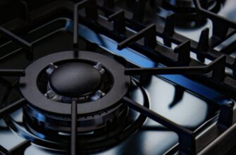 По 2 краплі на газову конфорку – і жир “злітає” сам, варто тільки провести губкою: дієвішого способу немає