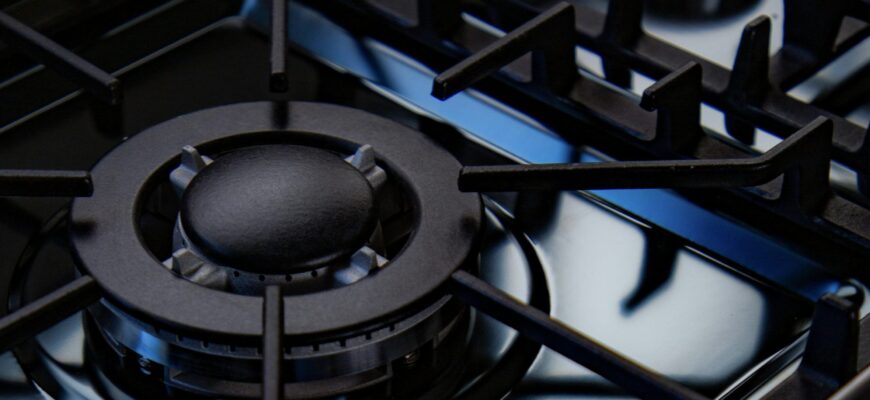 По 2 краплі на газову конфорку – і жир “злітає” сам, варто тільки провести губкою: дієвішого способу немає