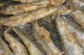 Раніше всі 9 поверхів знали, що я смажу мойву — тепер не чутно навіть у коридорі: 2 трюки для смачної рибки