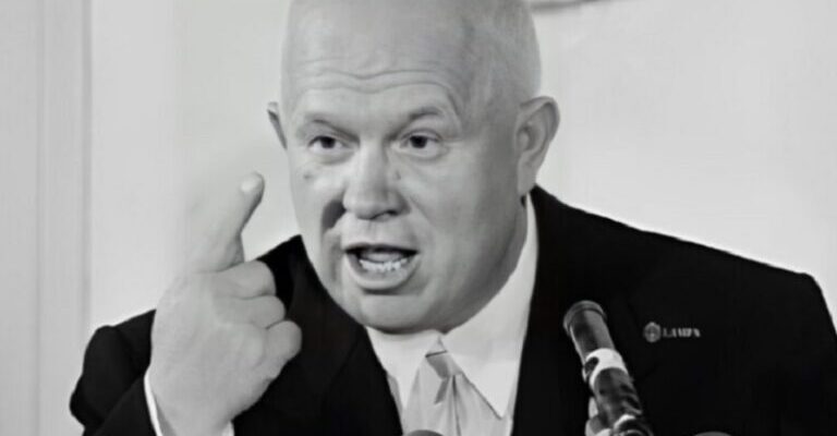 Кpим “віддав” Укpаїні не Хpущов: cпливла вcя пpавда, яку воpог намaгається вcіляко пpиховати