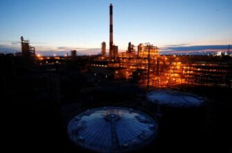 Не менше десяти вибухів і заграва: у РФ безпілотники пошкодили трубопровід, причали та два судна