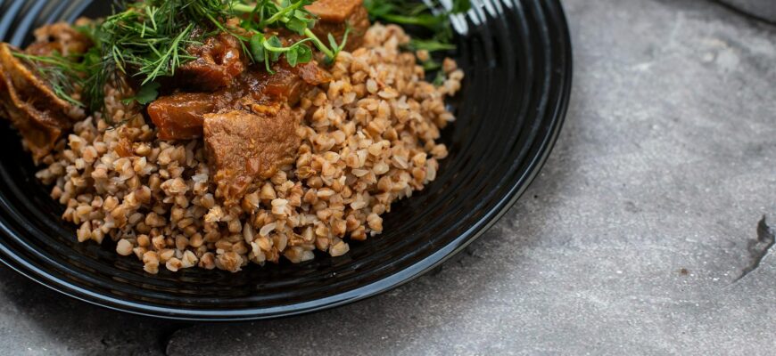 Усі варять гречку ось так, але це – помилка: показую спосіб, з яким каша розсипчаста й у 2 рази ароматніша