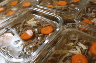 Всього 2 ложки ось цього зробить холодець прозорим як сльоза: бабусин метод, який працює роками