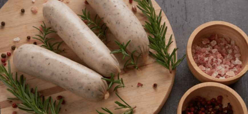 На Різдво 2025 обовʼязково приготую: ця домашня ковбаса з курячого фаршу розлетиться першою